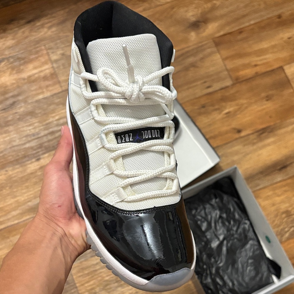 Nike Air Jordan 11 Retro Box in Black and White - Picture 6 of 11